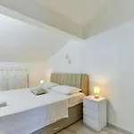 Apartmán Franica With Heated Pool And Hot-tub - Two Bedroom With Terrace *