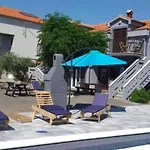 Franica With Heated Pool And Hot-tub - Two Bedroom With Terrace *