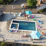 Franica With Heated Pool And Hot-tub - Two Bedroom With Terrace