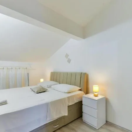 Apartmán Franica With Heated Pool And Hot-tub - Two Bedroom With Terrace *