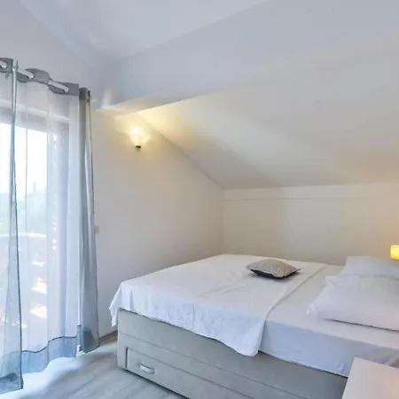 Franica With Heated Pool And Hot-tub - Two Bedroom With Terrace *