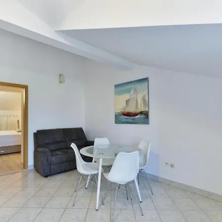 Franica With Heated Pool And Hot-tub - Two Bedroom With Terrace