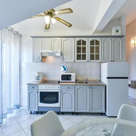 Franica With Heated Pool And Hot-tub - Two Bedroom With Terrace Apartmán Privlaka (Zadar)