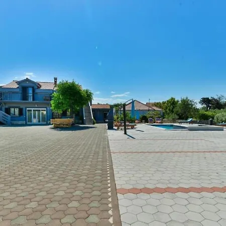 Franica With Heated Pool And Hot-tub - Two Bedroom With Terrace Apartmán Privlaka (Zadar)