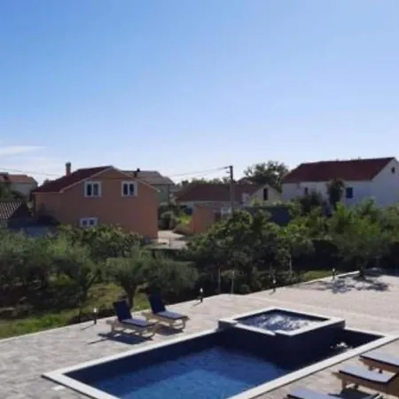 Franica With Heated Pool And Hot-tub - Two Bedroom With Terrace