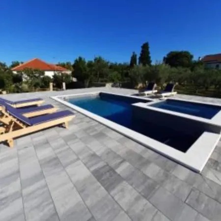 Franica With Heated Pool And Hot-tub - Two Bedroom With Terrace * Privlaka (Zadar)