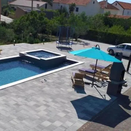 Franica With Heated Pool And Hot-tub - Two Bedroom With Terrace Apartmán Privlaka (Zadar)