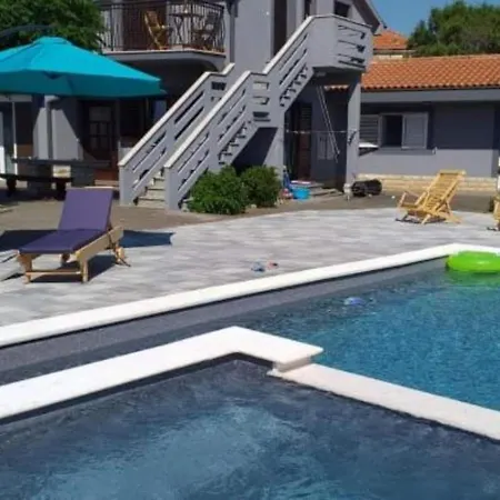 Apartmán Franica With Heated Pool And Hot-tub - Two Bedroom With Terrace