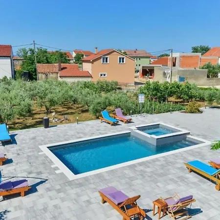 Apartmán Franica With Heated Pool And Hot-tub - Two Bedroom With Terrace *