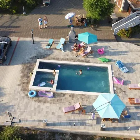 Franica With Heated Pool And Hot-tub - Two Bedroom With Terrace