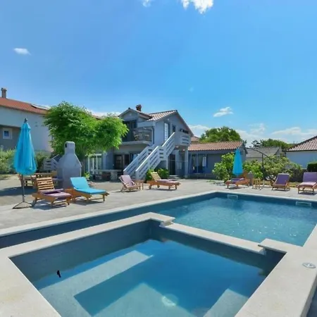 Apartmán Franica With Heated Pool And Hot-tub - Two Bedroom With Terrace Privlaka (Zadar)