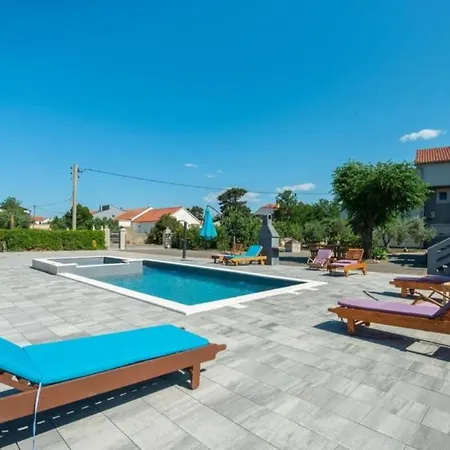 Franica With Heated Pool And Hot-tub - Two Bedroom With Terrace * Privlaka (Zadar)