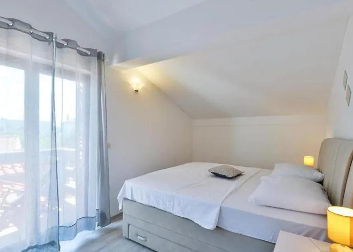 Franica With Heated Pool And Hot-tub - Two Bedroom With Terrace *