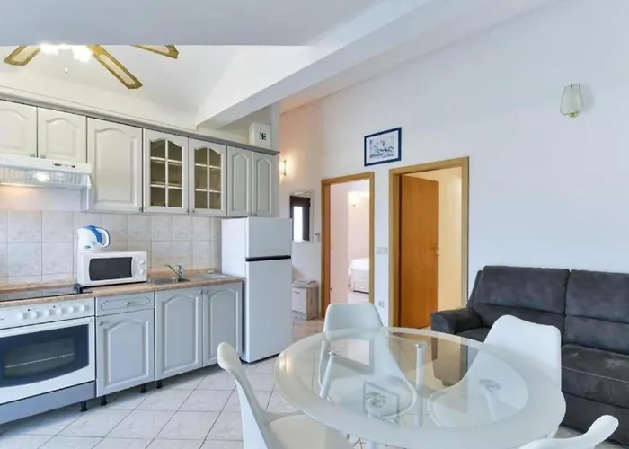 Franica With Heated Pool And Hot-tub - Two Bedroom With Terrace Апартаменты