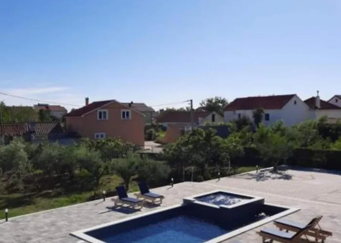 Franica With Heated Pool And Hot-tub - Two Bedroom With Terrace