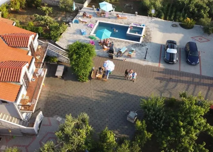 Franica With Heated Pool And Hot-tub - Two Bedroom With Terrace Привлака
