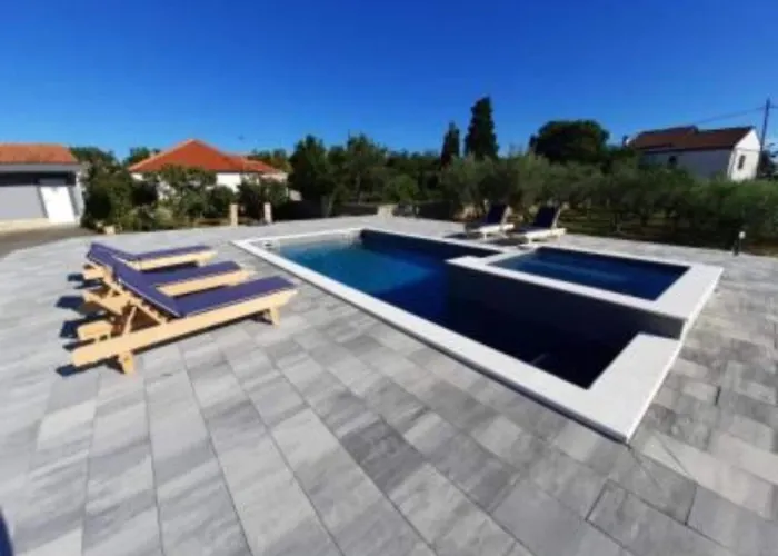 Franica With Heated Pool And Hot-tub - Two Bedroom With Terrace * Привлака