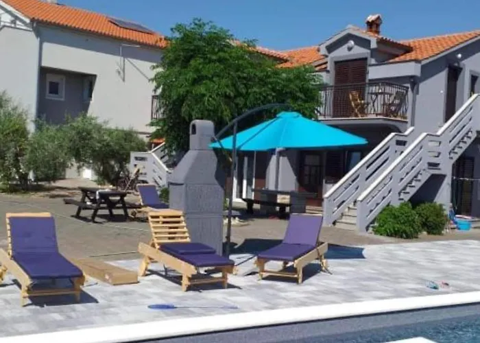 Franica With Heated Pool And Hot-tub - Two Bedroom With Terrace *