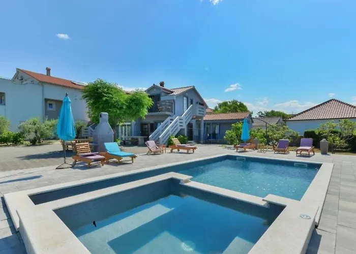 Апартаменты Franica With Heated Pool And Hot-tub - Two Bedroom With Terrace Привлака
