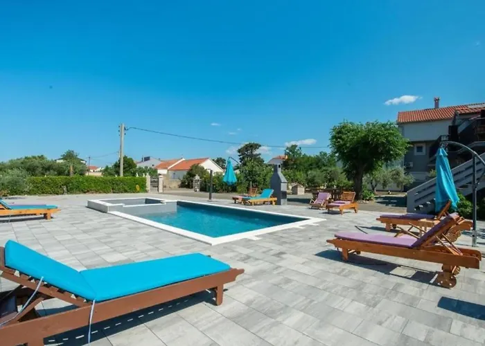 Franica With Heated Pool And Hot-tub - Two Bedroom With Terrace * Привлака